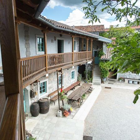 Apartments Valentinus 1800 Sezana Ngoại thất bức ảnh