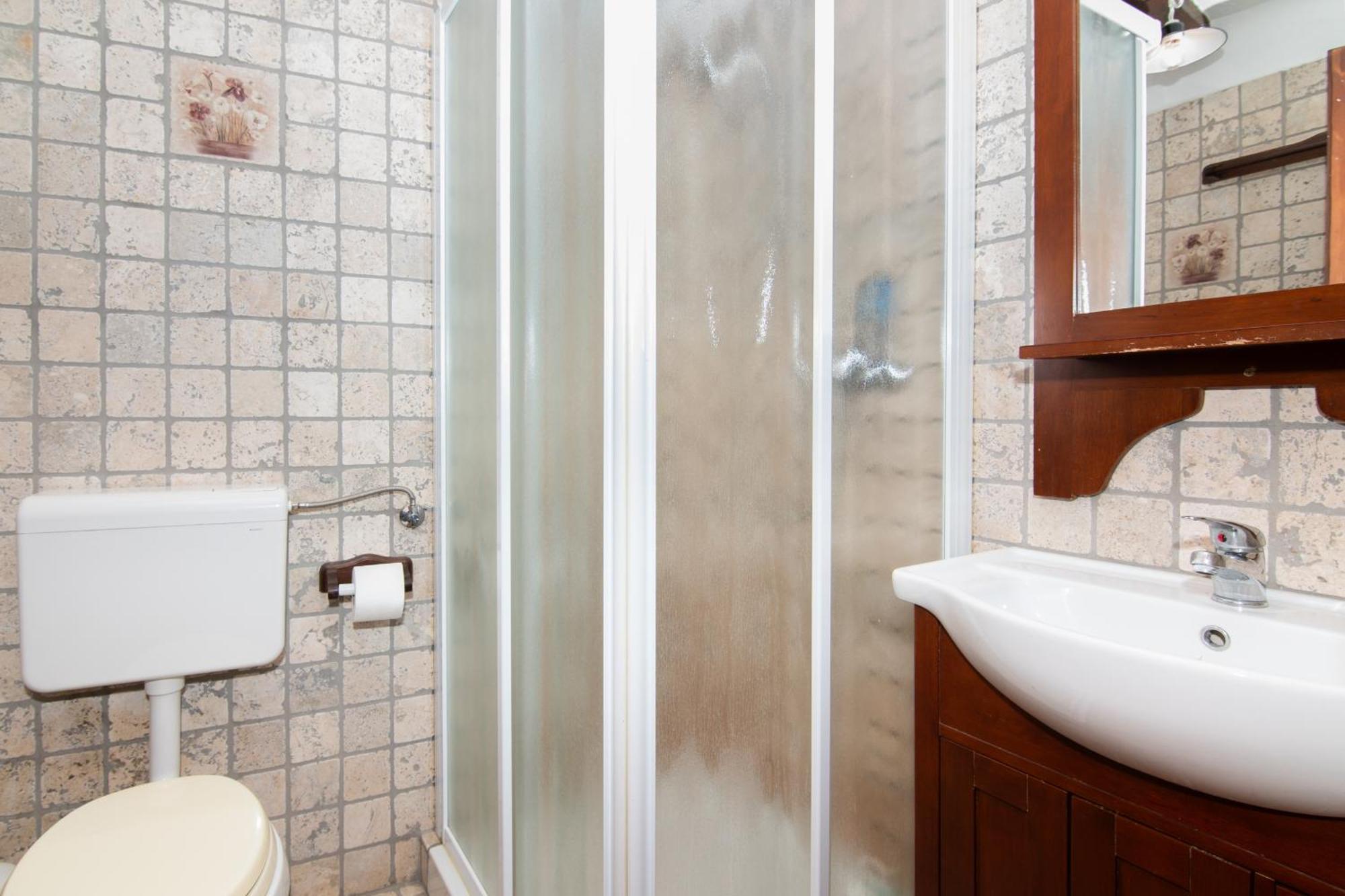 Apartments Valentinus 1800 Sezana Ngoại thất bức ảnh