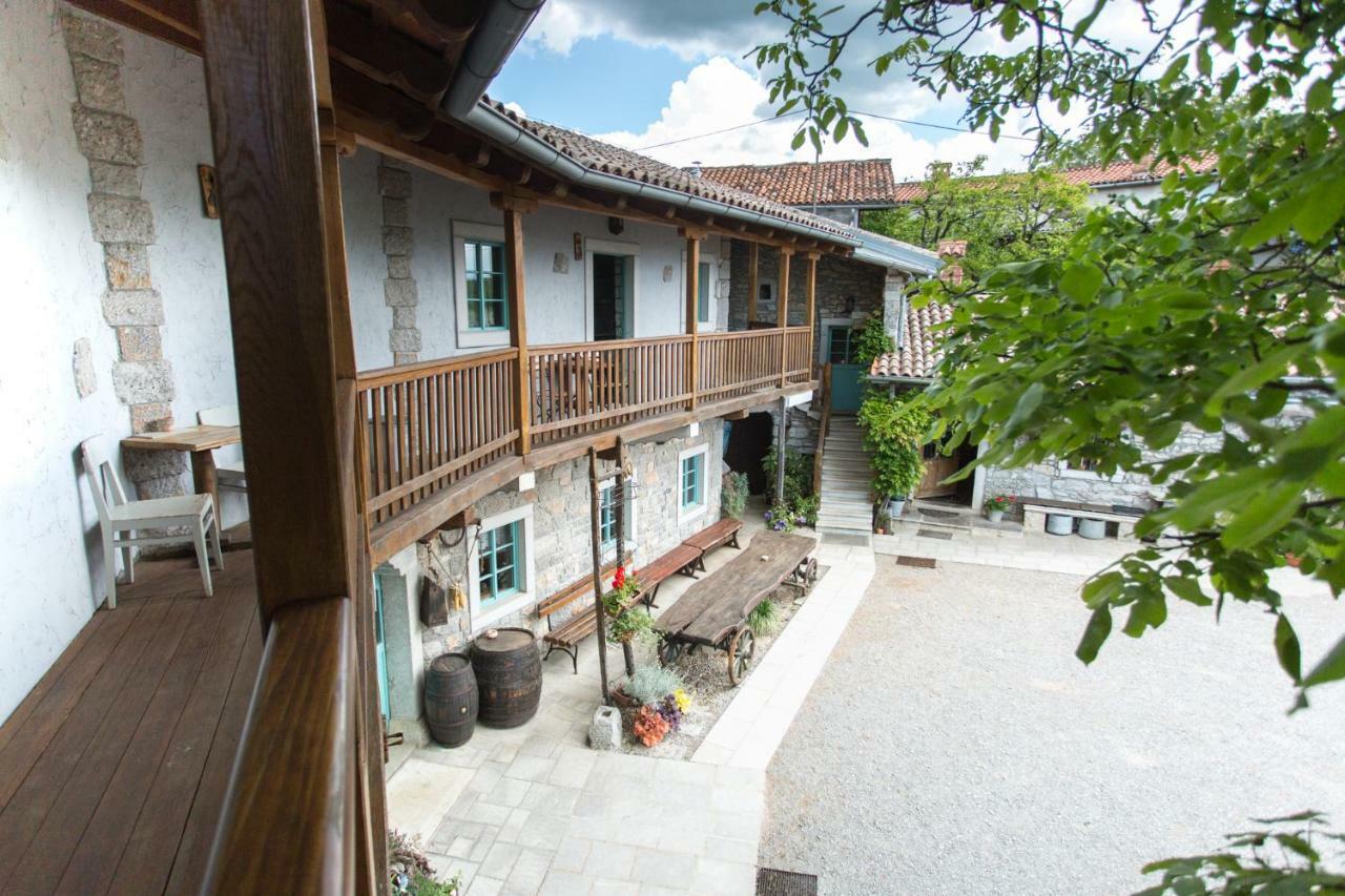 Apartments Valentinus 1800 Sezana Ngoại thất bức ảnh
